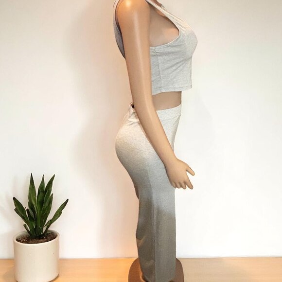 Sleek Gray Two-Piece Outfit - Picture 4 of 6